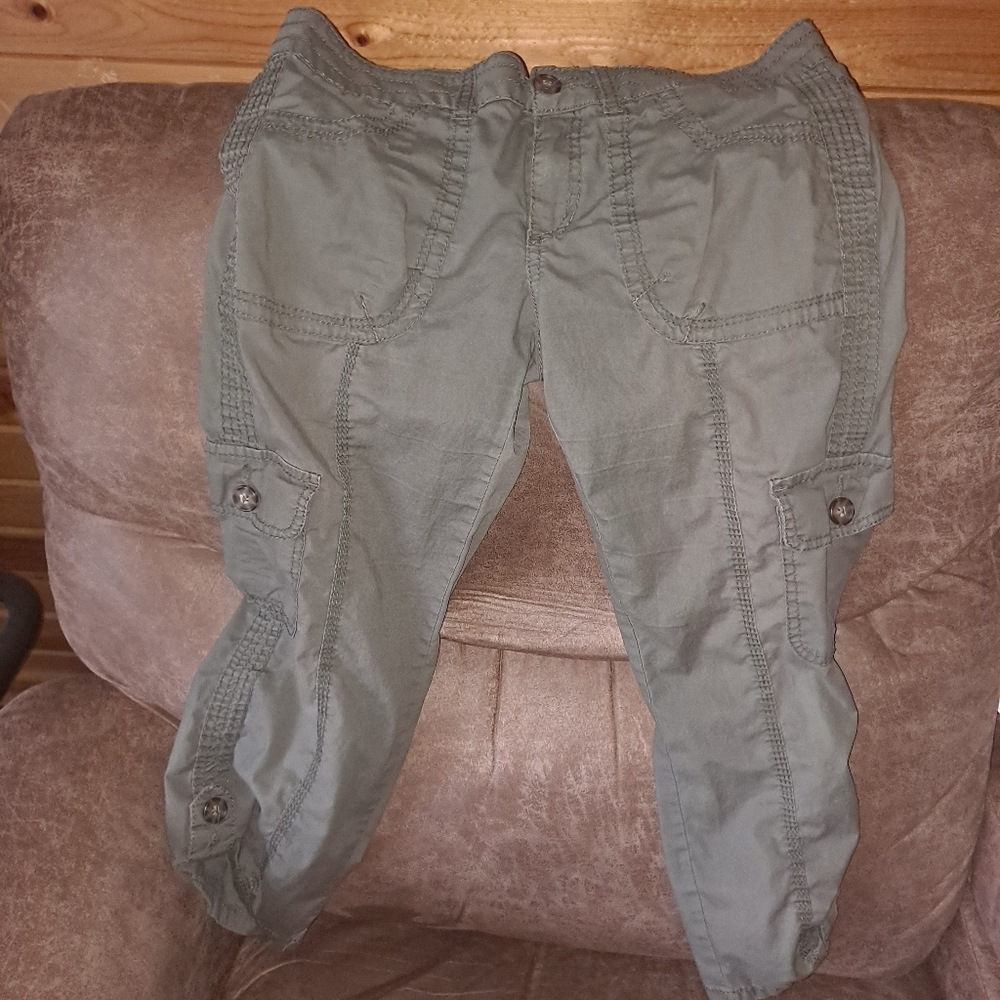 SO juniors cropped pants